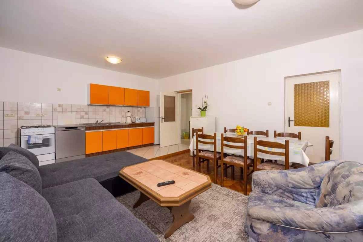 Four-Bedroom Apartment In Crikvenica II ภายนอก รูปภาพ