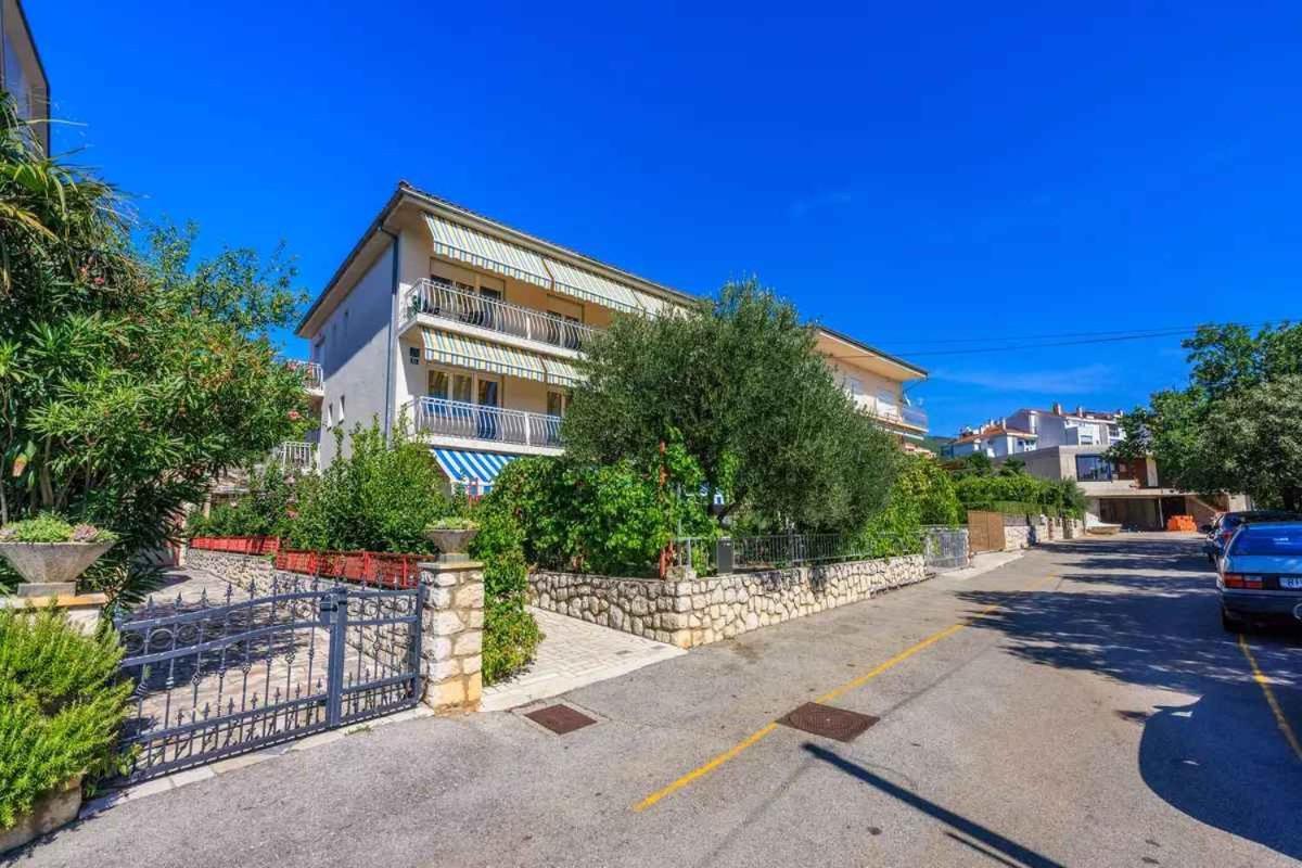 Four-Bedroom Apartment In Crikvenica II ภายนอก รูปภาพ